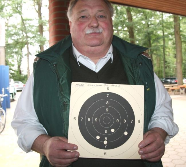 files/bezirksverband/images/2011/4 Scharri z Schussbild.jpg